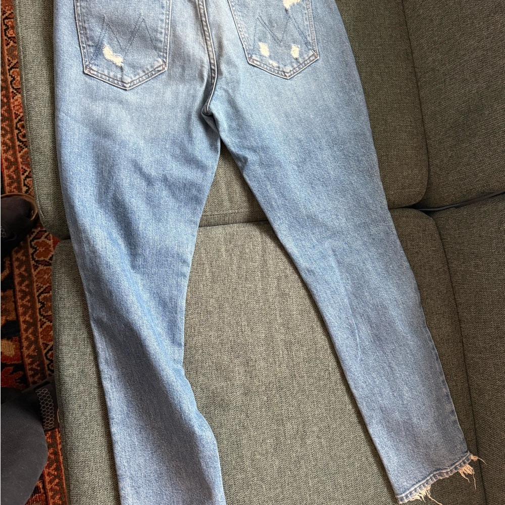 Distressed Women’s Mother Jeans faded, size 30 - Picture 2 of 4